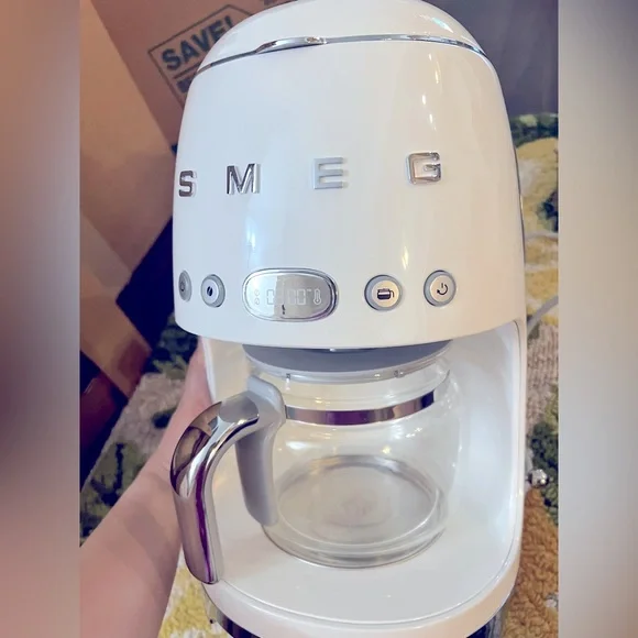 SMEG Drip Coffee Maker, 10-cup - Picture 6 of 16